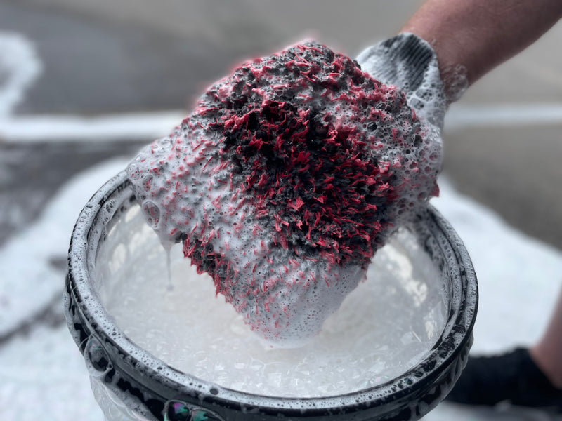 Microfibre Thick Plush Double Sided Wash Mitt (Black/Red)